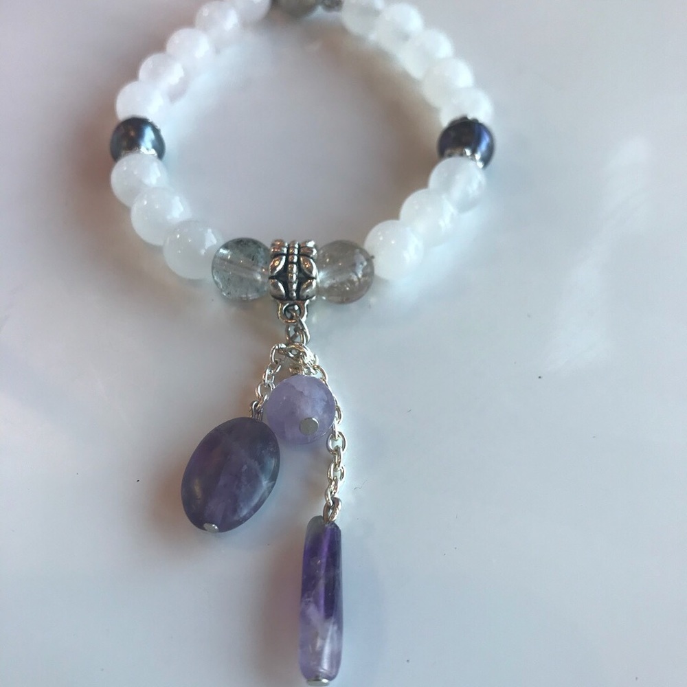Bracelet with natural stones